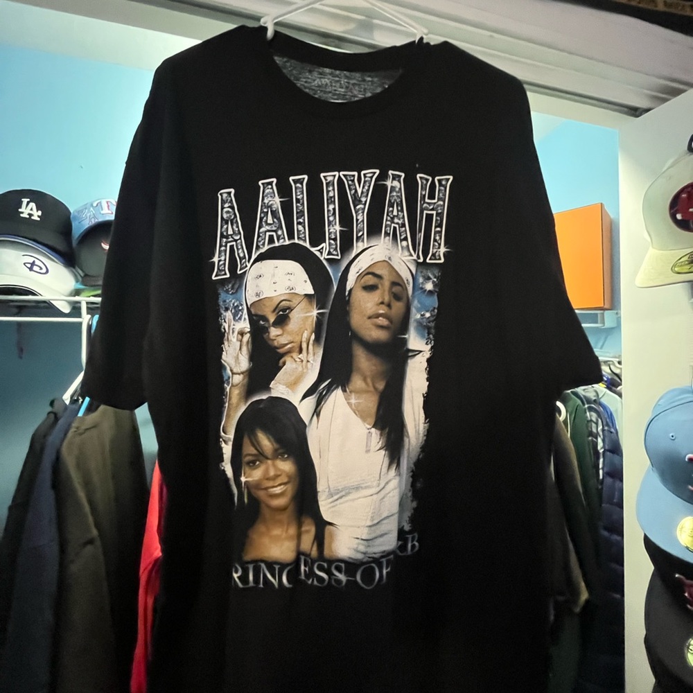 Mens Aaliyah graphic tee